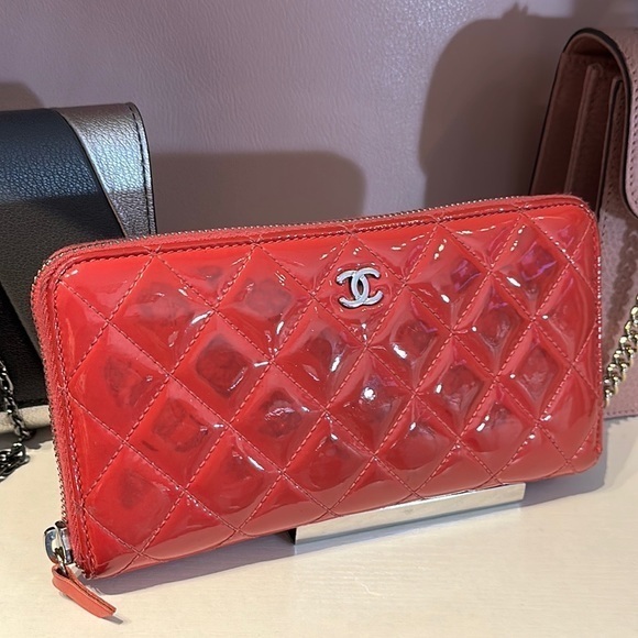 CHANEL Handbags - CHANEL - Auth. Hot Pink Quilted Patent Leather Long Zippy Classic Wallet Guc